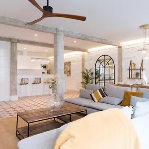 Amplio Y Moderno Con Tarima Refrescante By Staynnapartments Bilbao